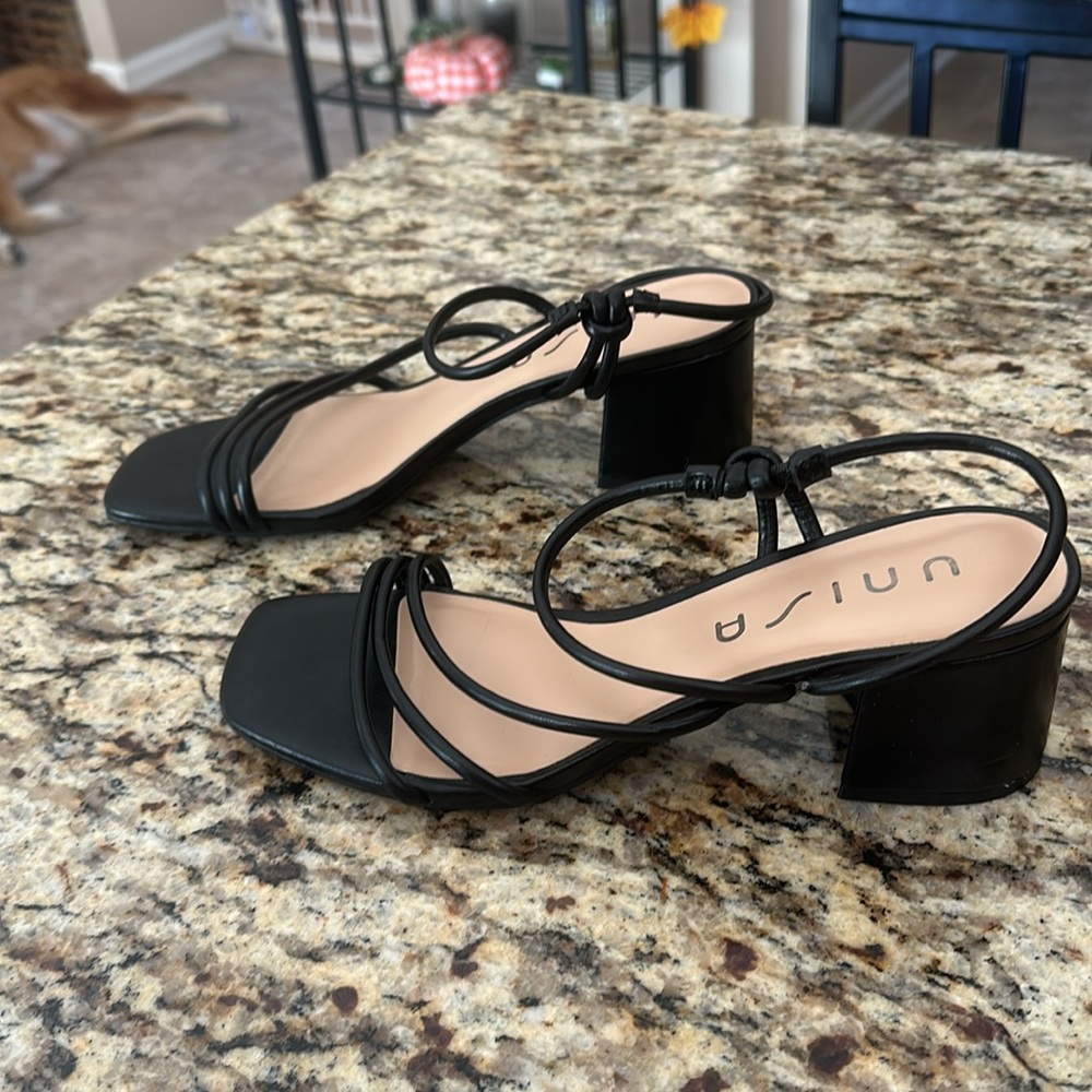 Black strap shoes in size 8M - Picture 3 of 4
